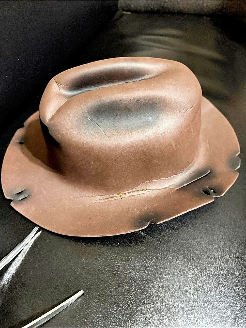 Freddy Krueger - Brown Costume Hat with Metal Claw Accessories